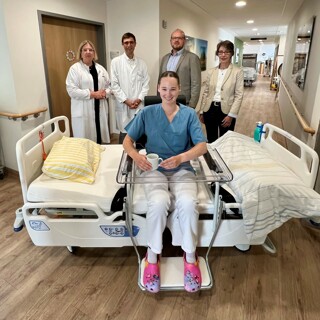 Querbettsessel an Palliativstation übergeben-1