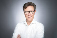 Dr. Dr. Tschakert, Robert